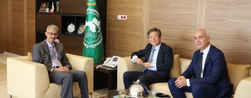 سعادة سفير كوريا الجنوبية يؤدي زيارة مجاملة إلى معالي مدير عام الألكسو