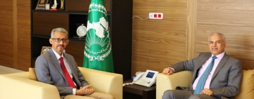 سعادة سفير مملكة البحرين يؤدي زيارة إلى معالي مدير عام الألكسو