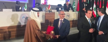 وزير التربية والتعليم بمملكة البحرين يكرّم  مدير عام الألكسو