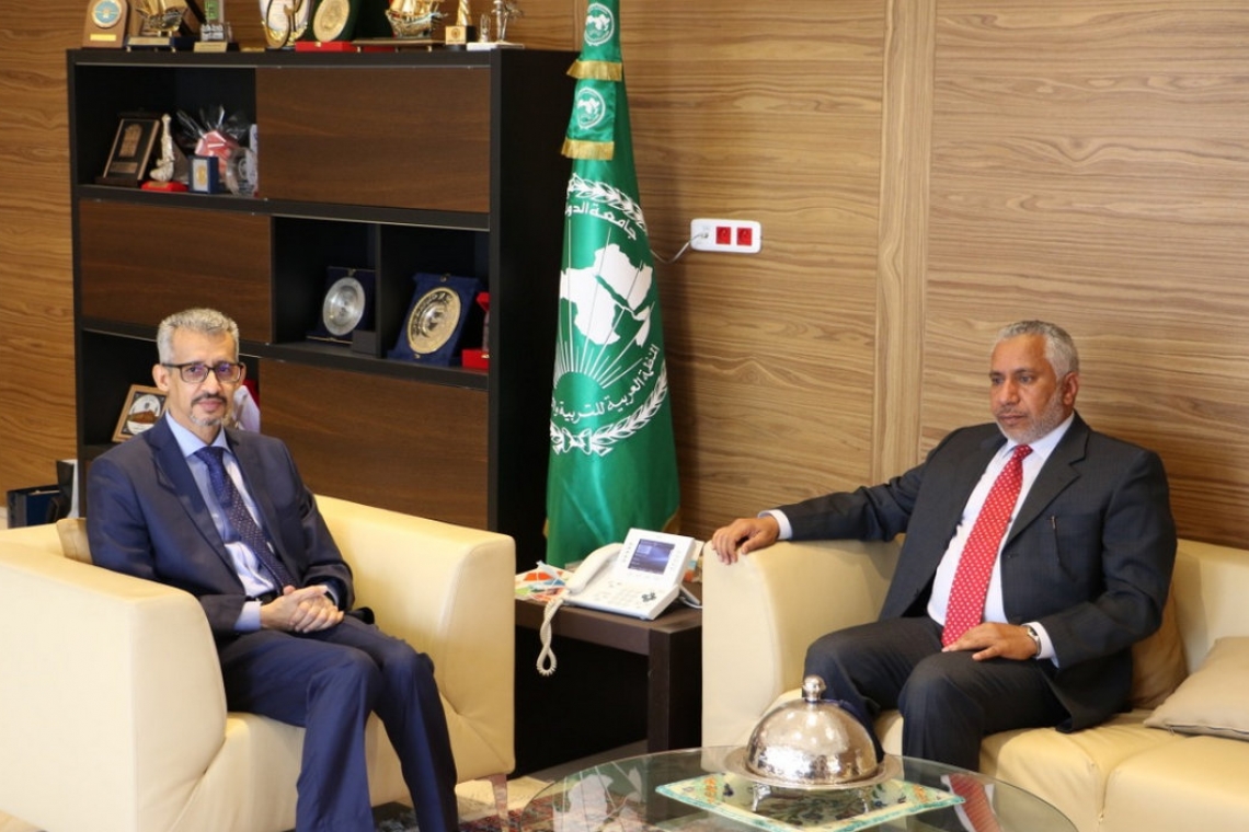 مدير عام الألكسو يستقبل سفير سلطنة عمان