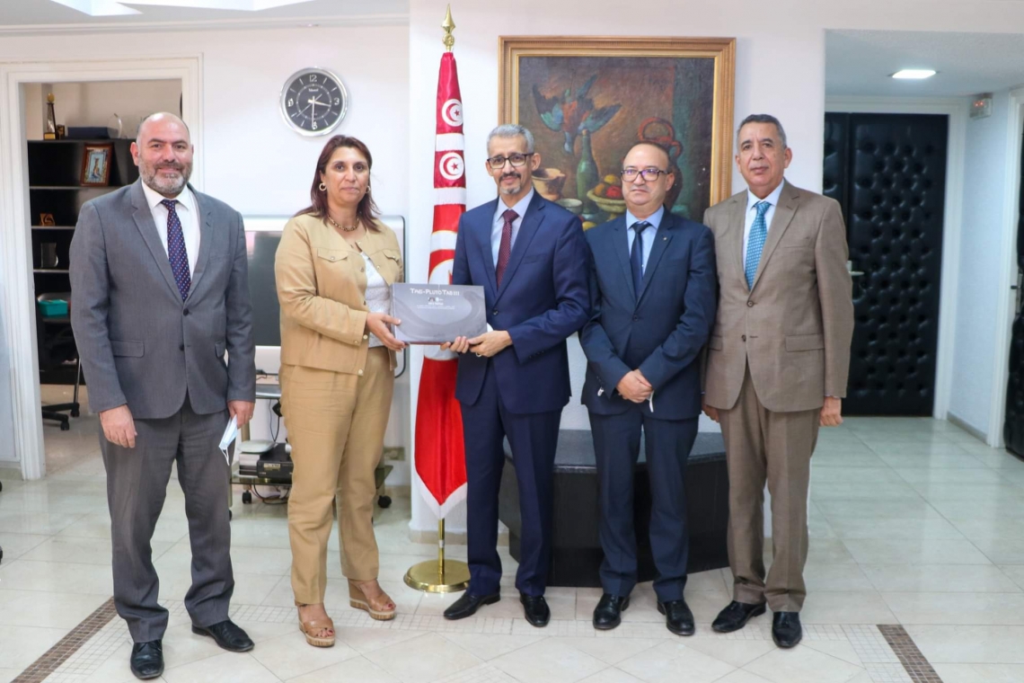 ALECSO donates 48 tablets to Tunisian Ministry of   Higher Education and Scientific Research 