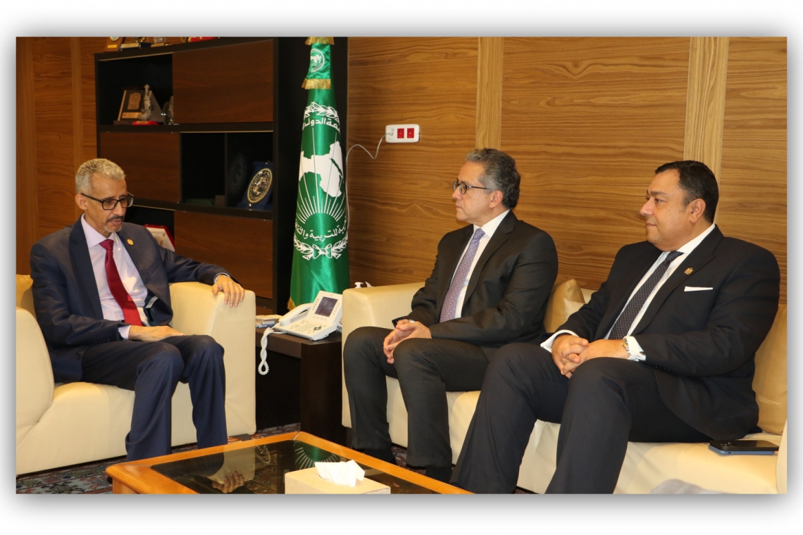 ALECSO Director-General receives the Arab candidate   for the position of Director-General of UNESCO