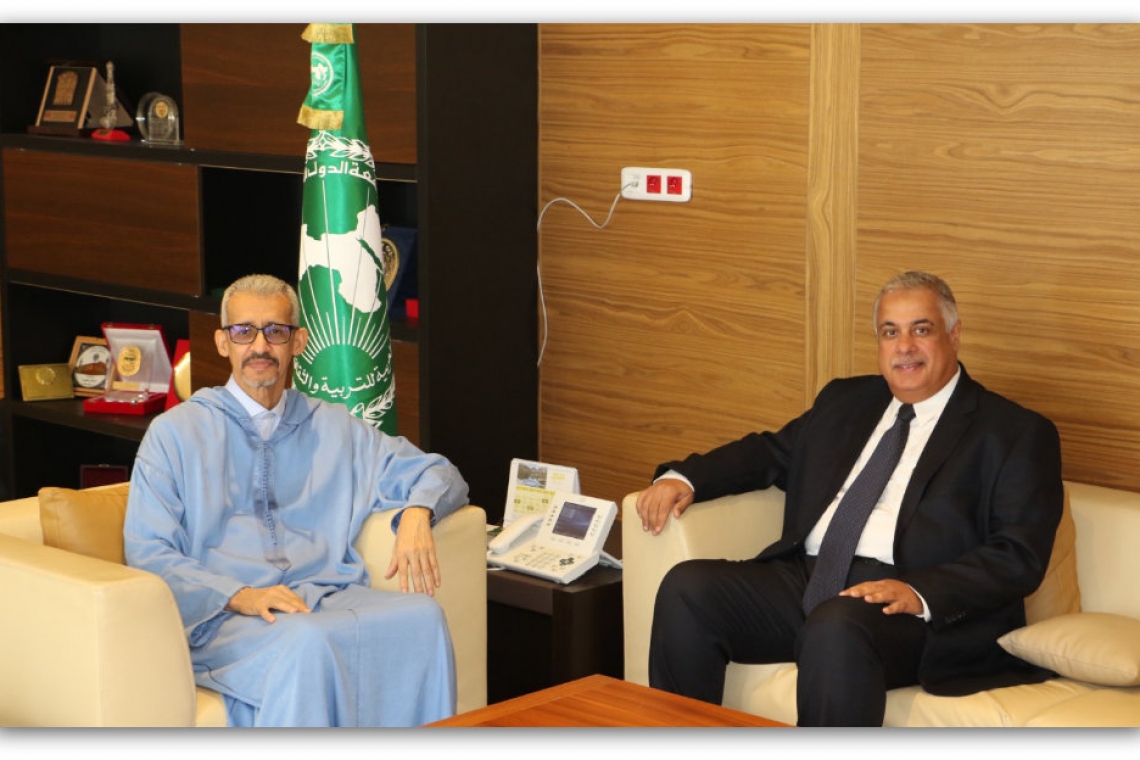 مدير عام الألكسو يستقبل سفير البحرين بتونس