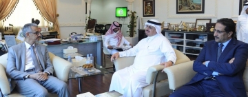 معالي الأستاذ الدكتور علي بن عبد الخالق القرني يستقبل معالي الأستاذ الدكتور محمد ولد أعمر.