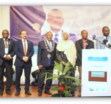 فخامة رئيس جمهورية  القمر المتحدة يكرّم طالبة متفوقة بميدالية الألكسو  في أولمبياد الرياضيات العربي 