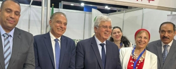 وزير التعليم العالي المصري يزور جناح معهد البحوث والدراسات العربية بمعرض الجامعات