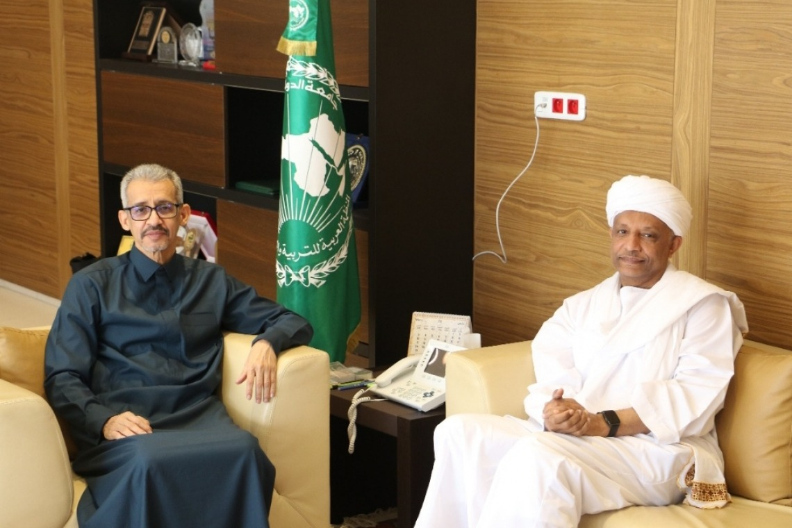 المدير العام للألكسو يستقبل سفير جمهورية السودان لدى الجمهورية التونسية