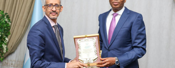 رئيس وزراء جمهورية الصومال الفيدرالية يكرّم المدير العام للألكسو