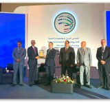المدير العام للألكسو يسلّم درع المنظمة لوزير التخطيط الليبي